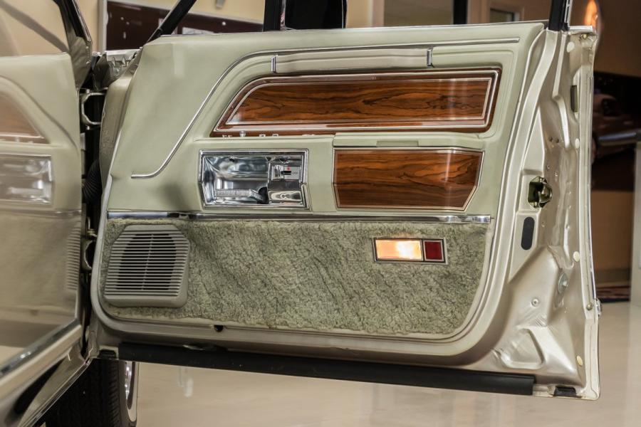 Детали интерьера Lincoln Continental Mark VI Sedan 1980 года  (фото 72 из 111)